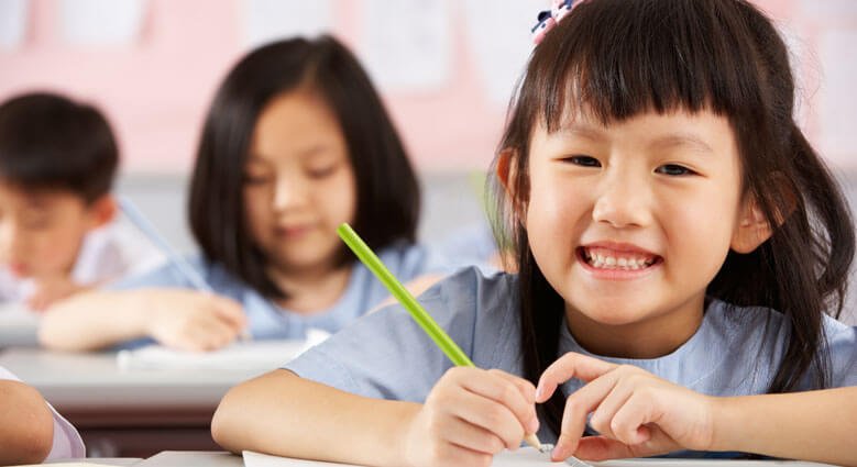 Graphic Ad Supports French Ban On Parents Smacking Their Kids