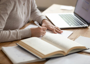 What is the Education Requirement for a Dental Hygienist?